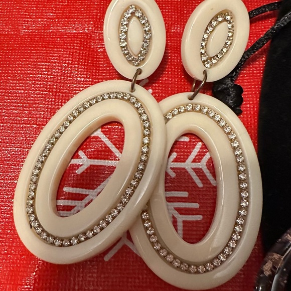 Sassy Jones Vibrant Earring Collection - Picture 6 of 6